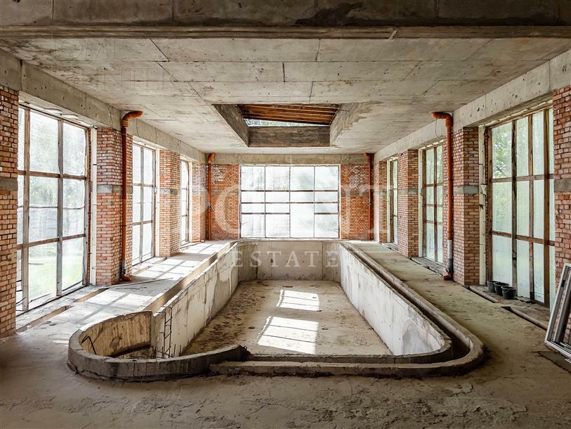 3-этажный коттедж 2 350 м² без отделки