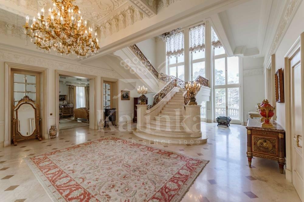 3-этажный коттедж 1 645 м² с отделкой