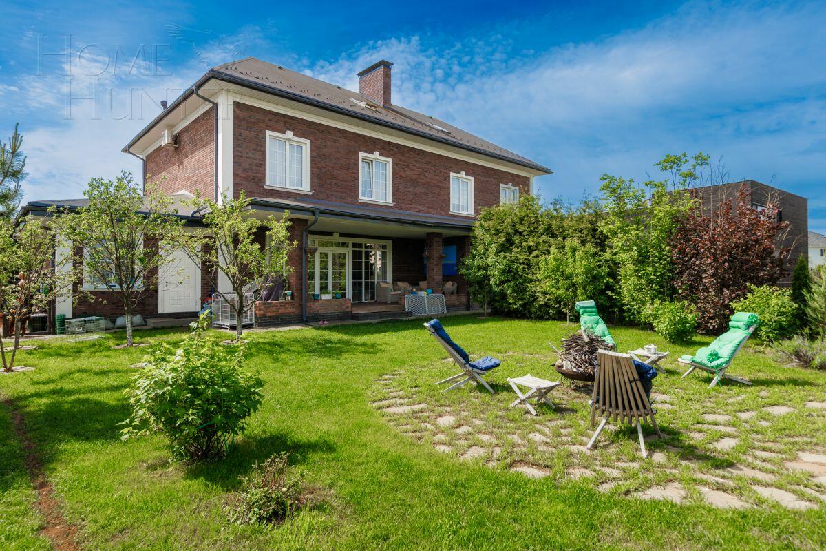 3-этажный таунхаус 250 м² с отделкой