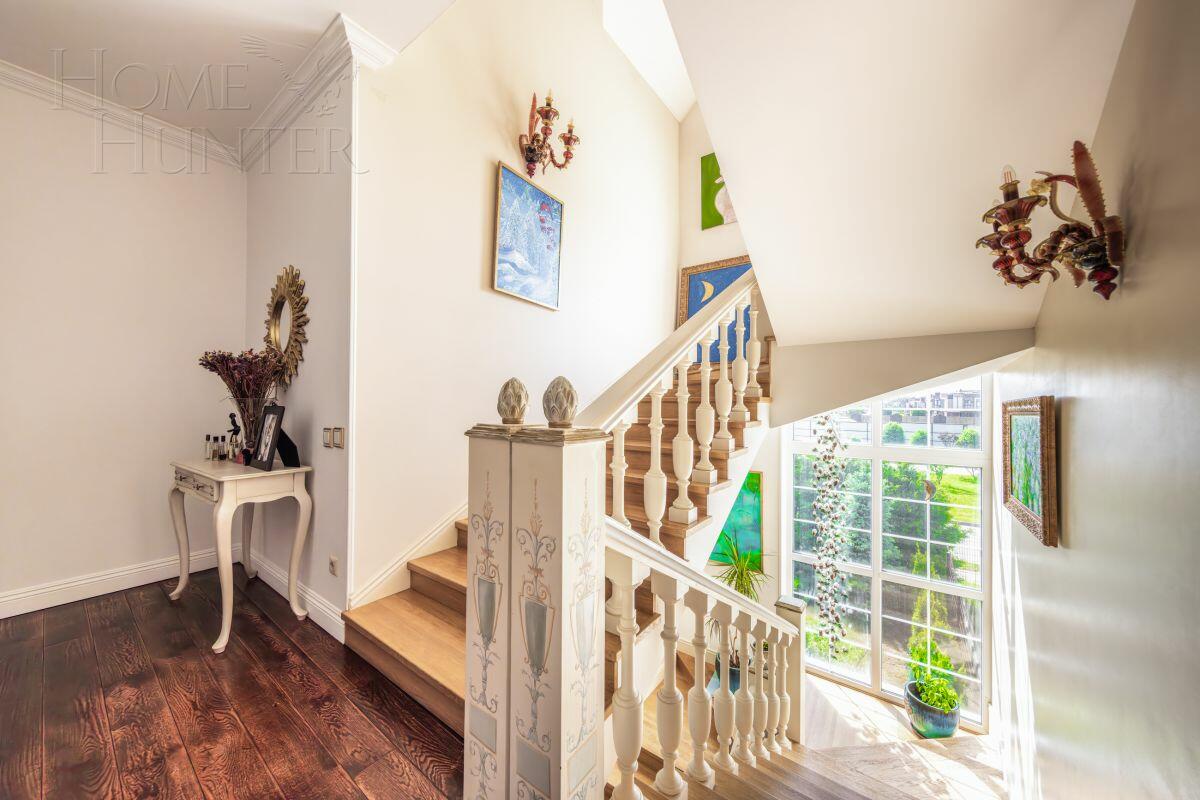 3-этажный таунхаус 250 м² с отделкой