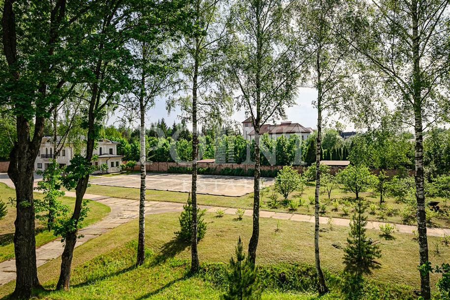 3-этажный коттедж 2 350 м² без отделки