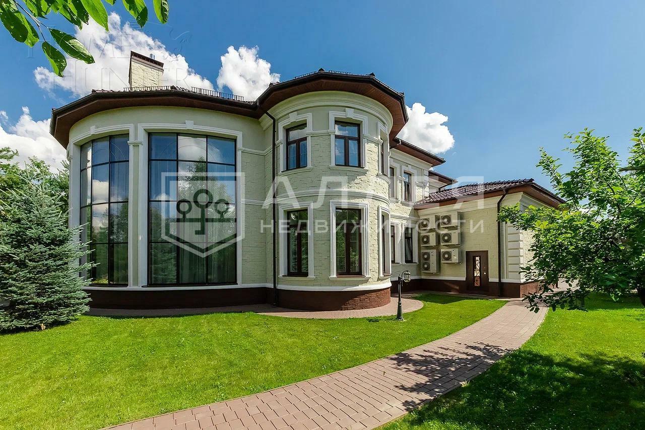 3-этажный коттедж 768 м² с отделкой