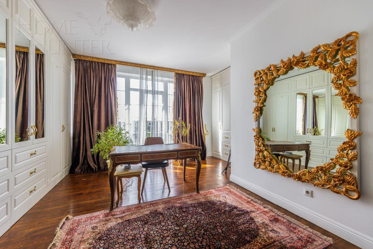 3-этажный таунхаус 250 м² с отделкой