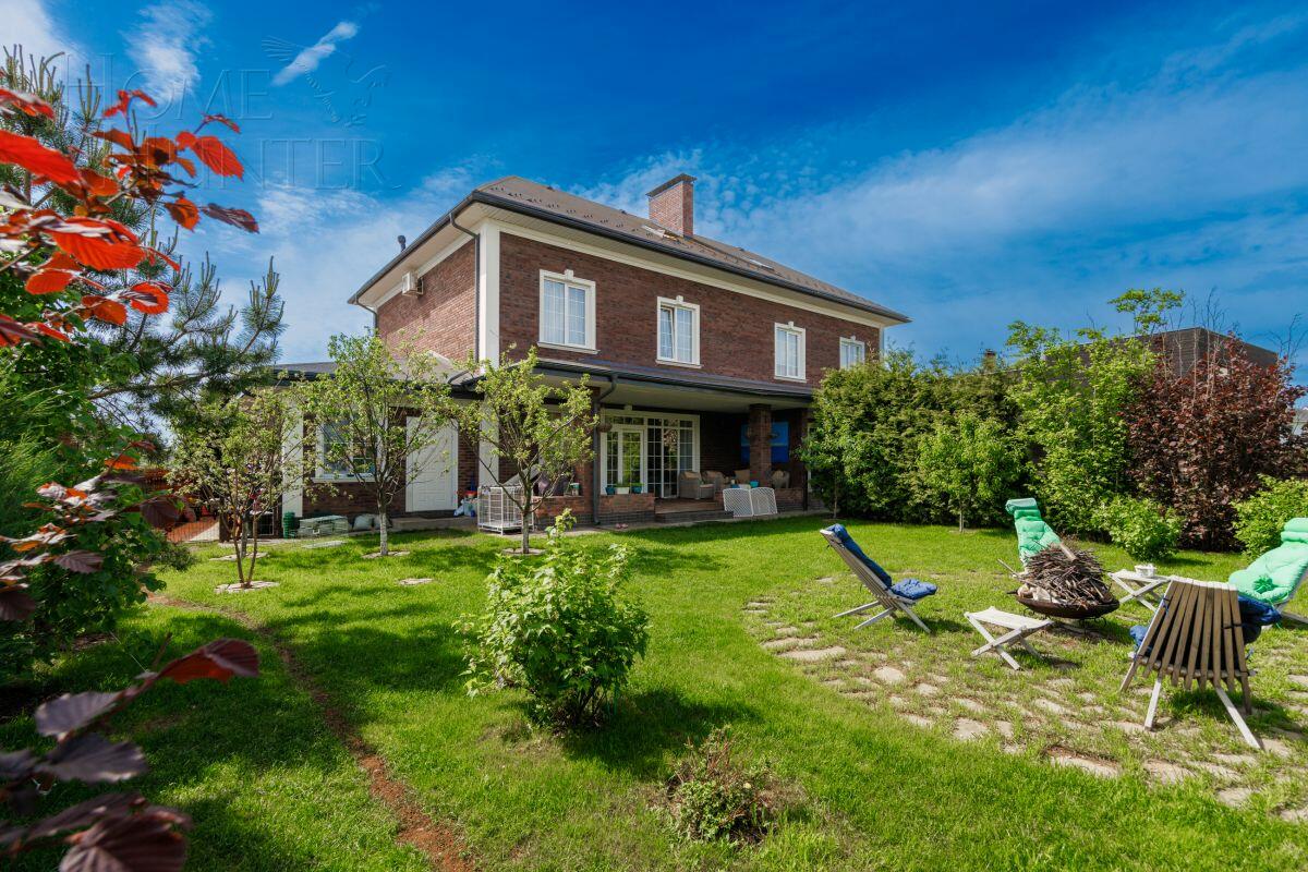 3-этажный таунхаус 250 м² с отделкой