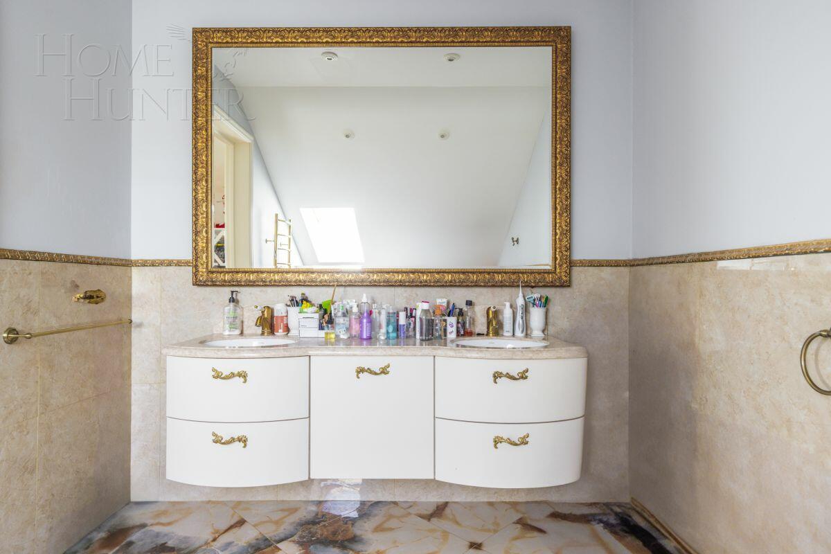 3-этажный таунхаус 250 м² с отделкой