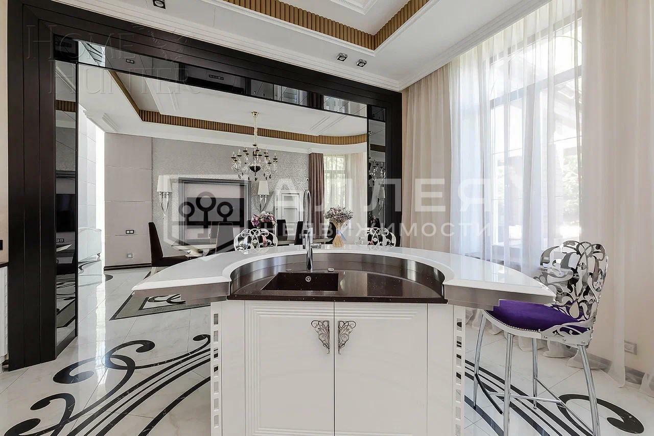 3-этажный коттедж 768 м² с отделкой