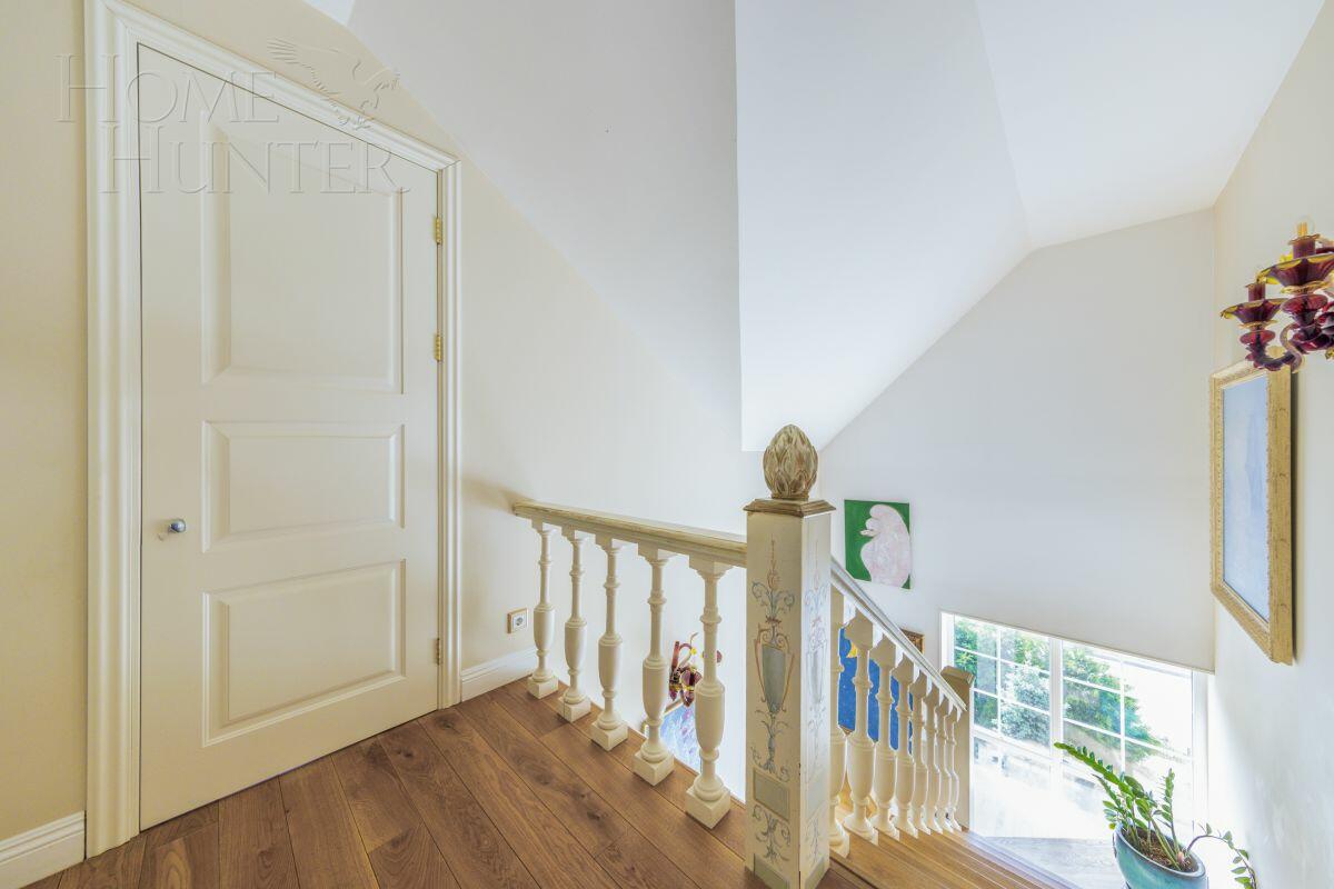 3-этажный таунхаус 250 м² с отделкой