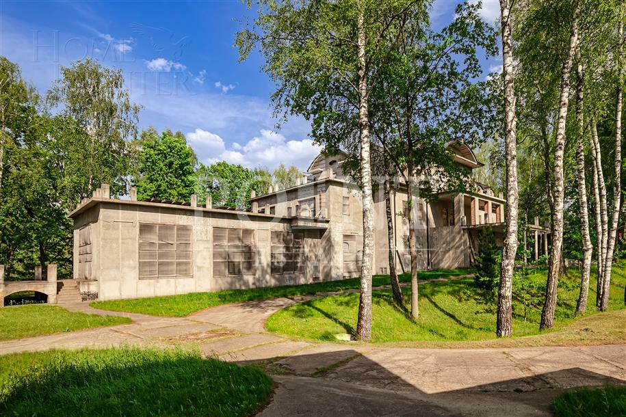 3-этажный коттедж 2 350 м² без отделки