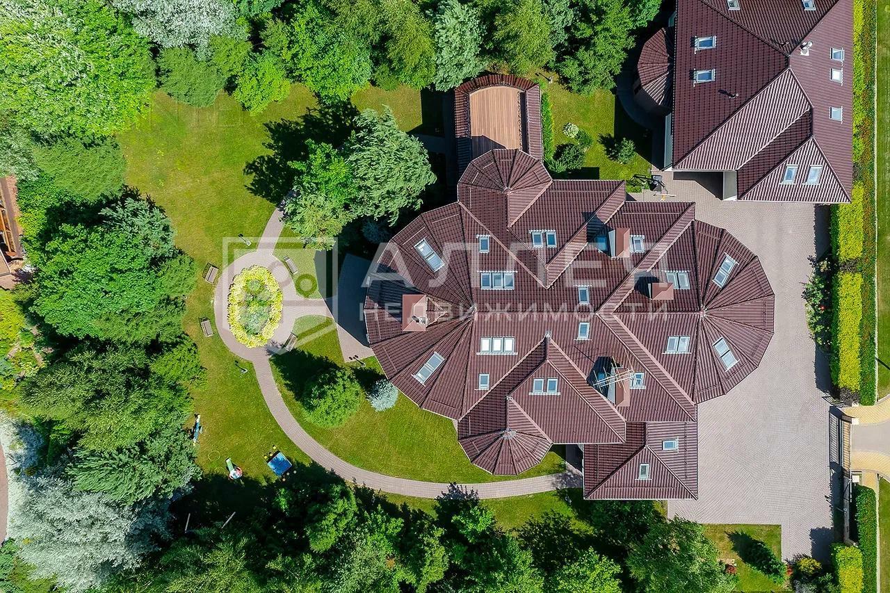 3-этажный коттедж 768 м² с отделкой