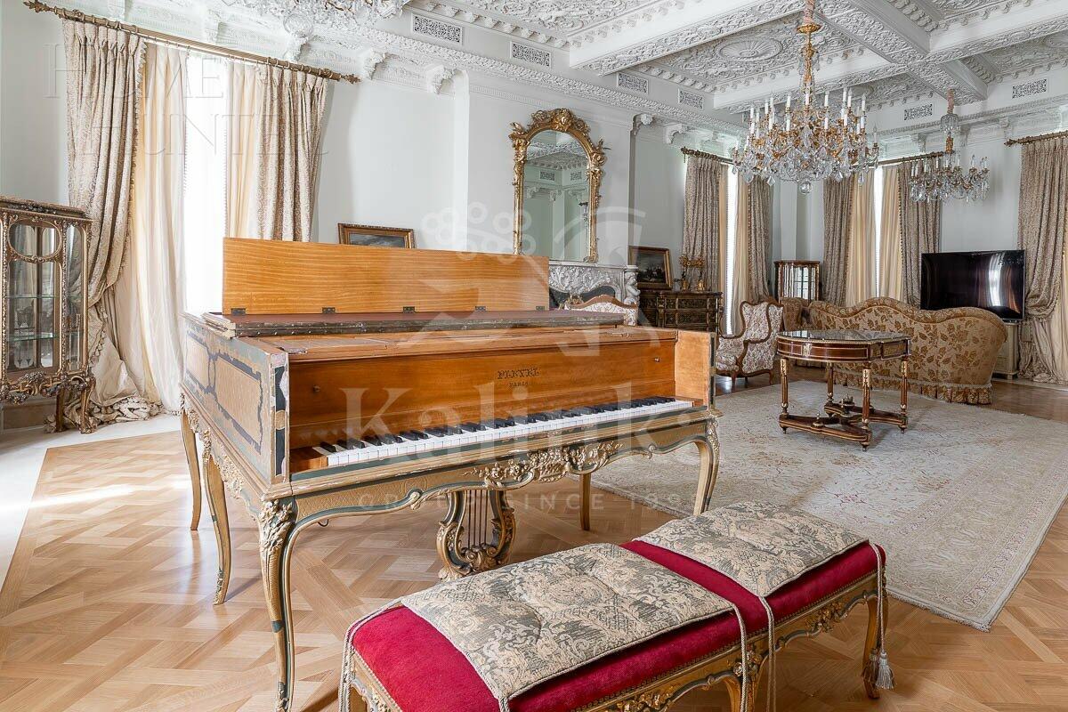 3-этажный коттедж 1 645 м² с отделкой