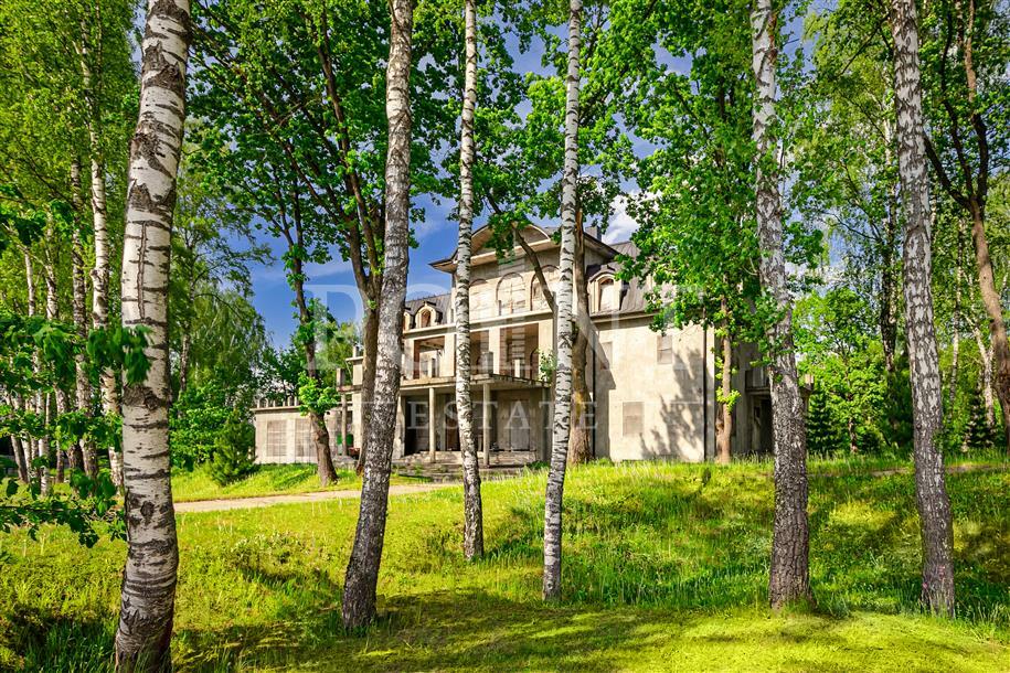 3-этажный коттедж 2 350 м² без отделки