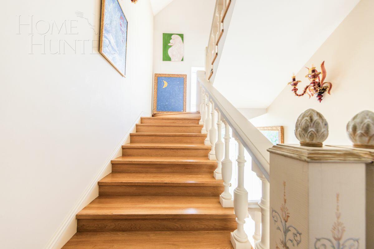 3-этажный таунхаус 250 м² с отделкой