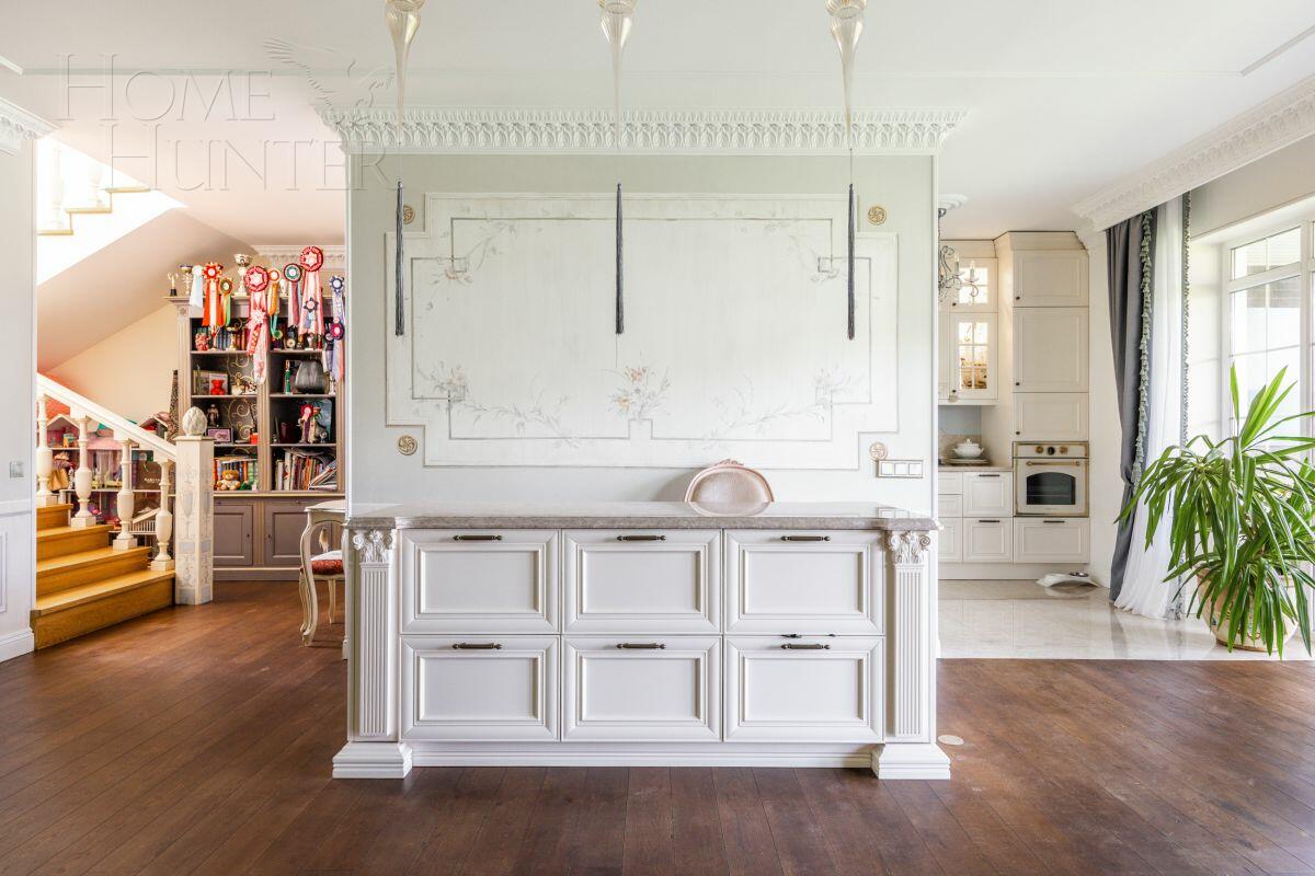 3-этажный таунхаус 250 м² с отделкой