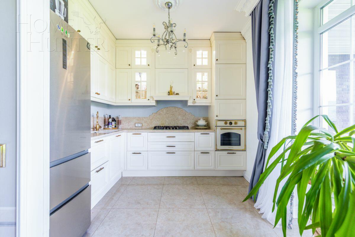 3-этажный таунхаус 250 м² с отделкой