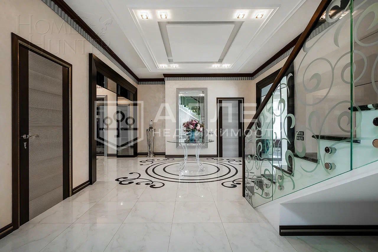 3-этажный коттедж 768 м² с отделкой