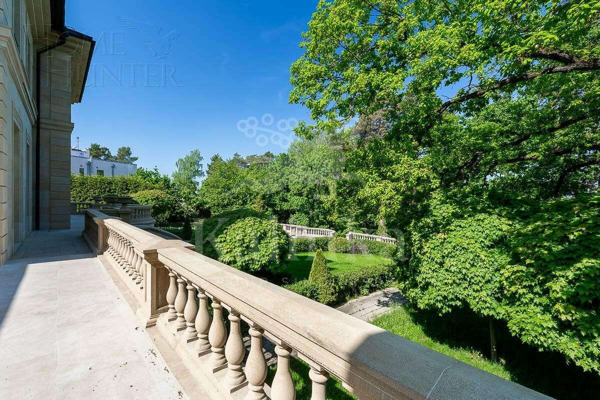 3-этажный коттедж 1 645 м² с отделкой