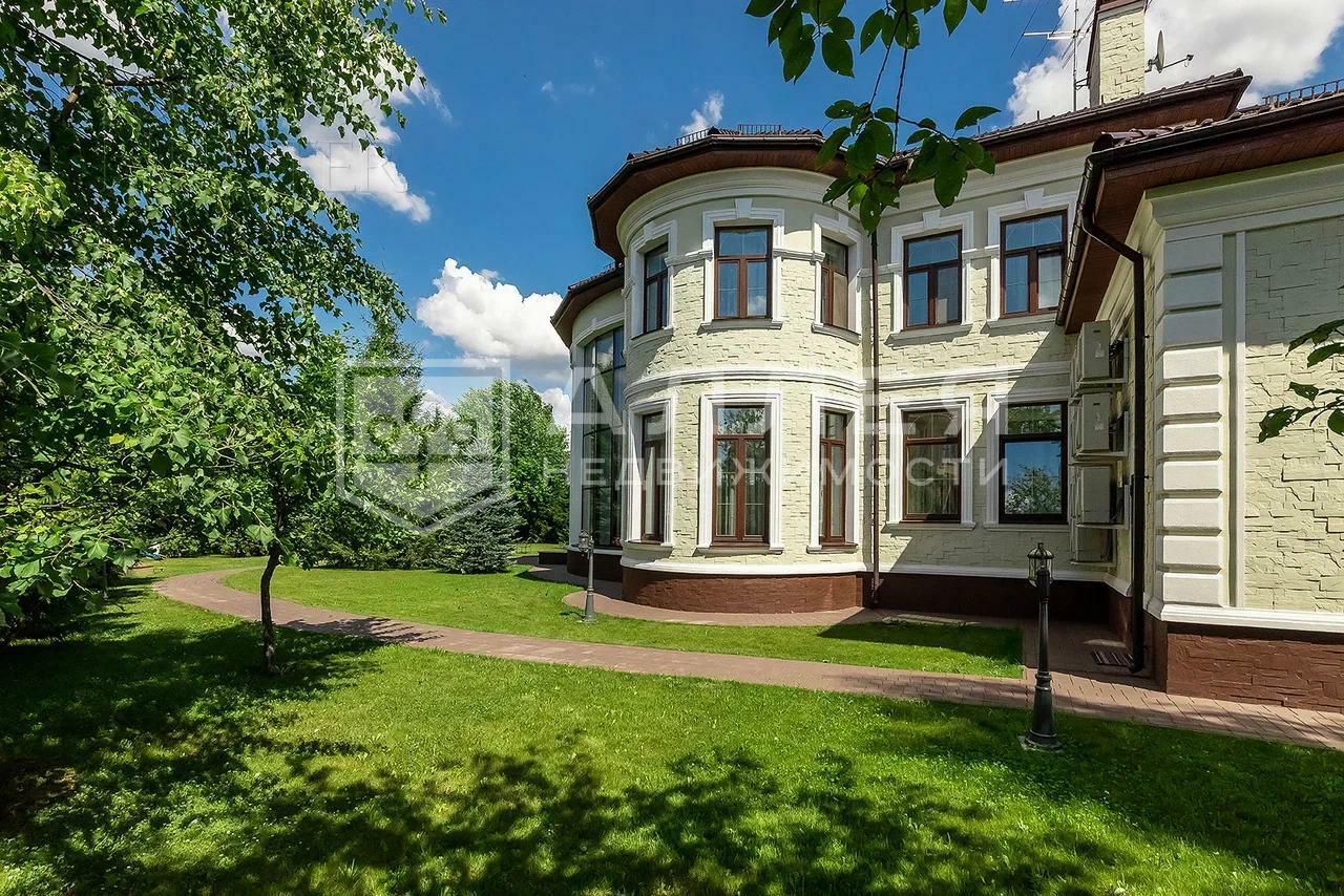 3-этажный коттедж 768 м² с отделкой