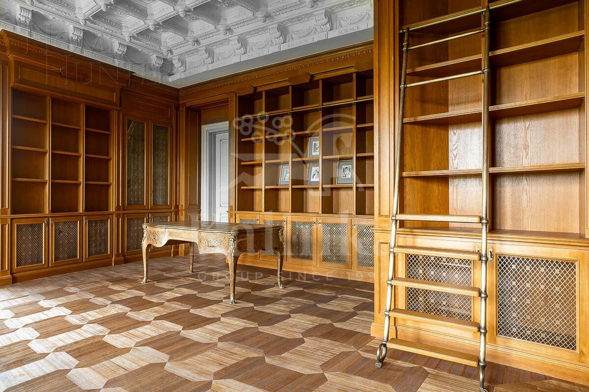 3-этажный коттедж 1 645 м² с отделкой