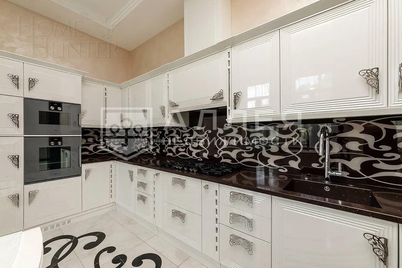 3-этажный коттедж 768 м² с отделкой