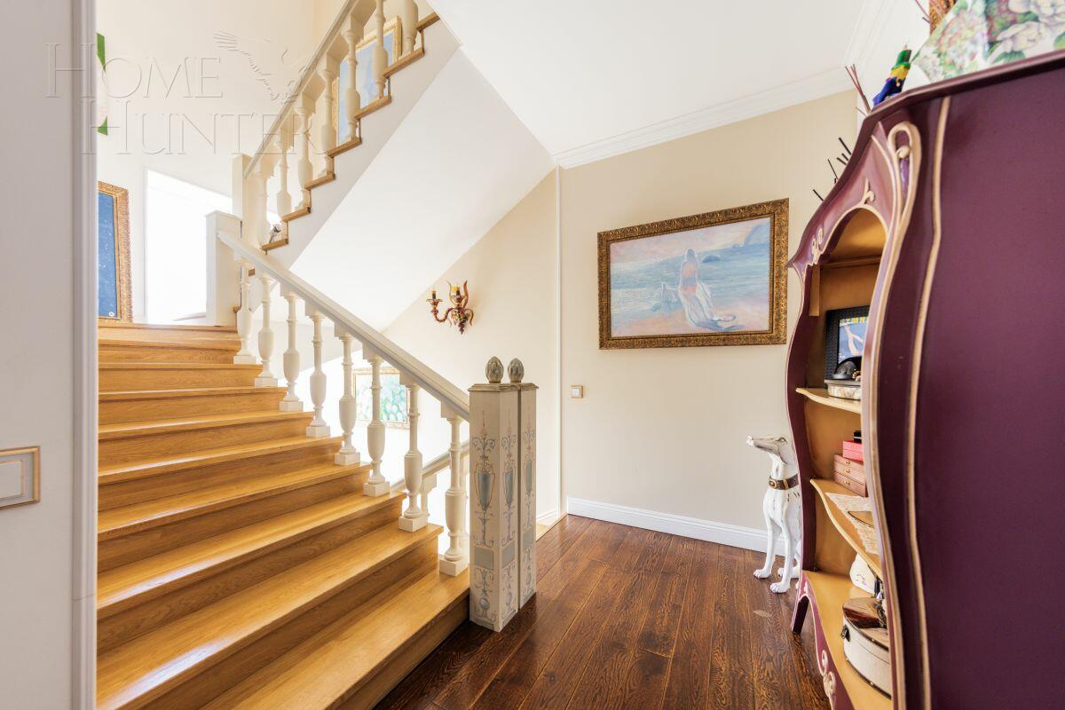 3-этажный таунхаус 250 м² с отделкой