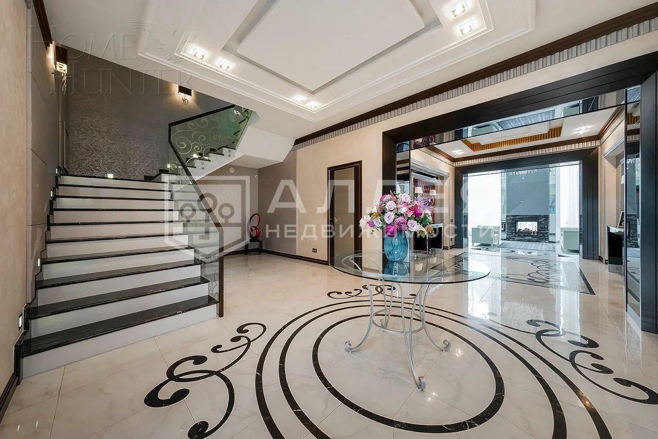 3-этажный коттедж 768 м² с отделкой