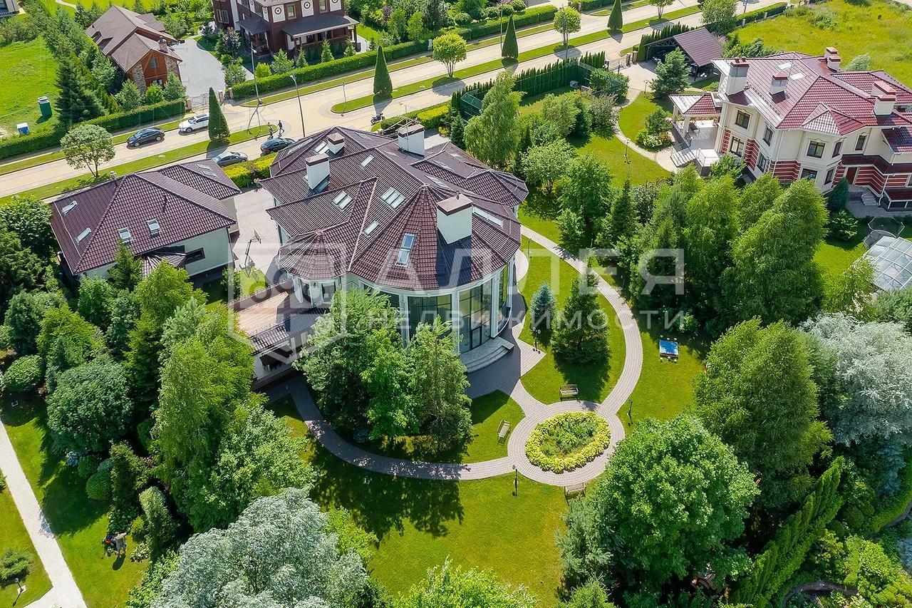 3-этажный коттедж 768 м² с отделкой