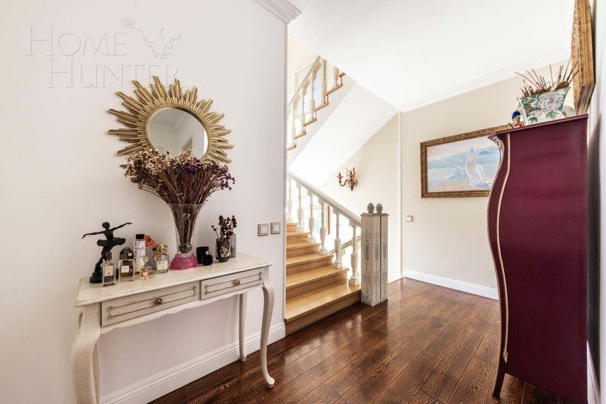 3-этажный таунхаус 250 м² с отделкой