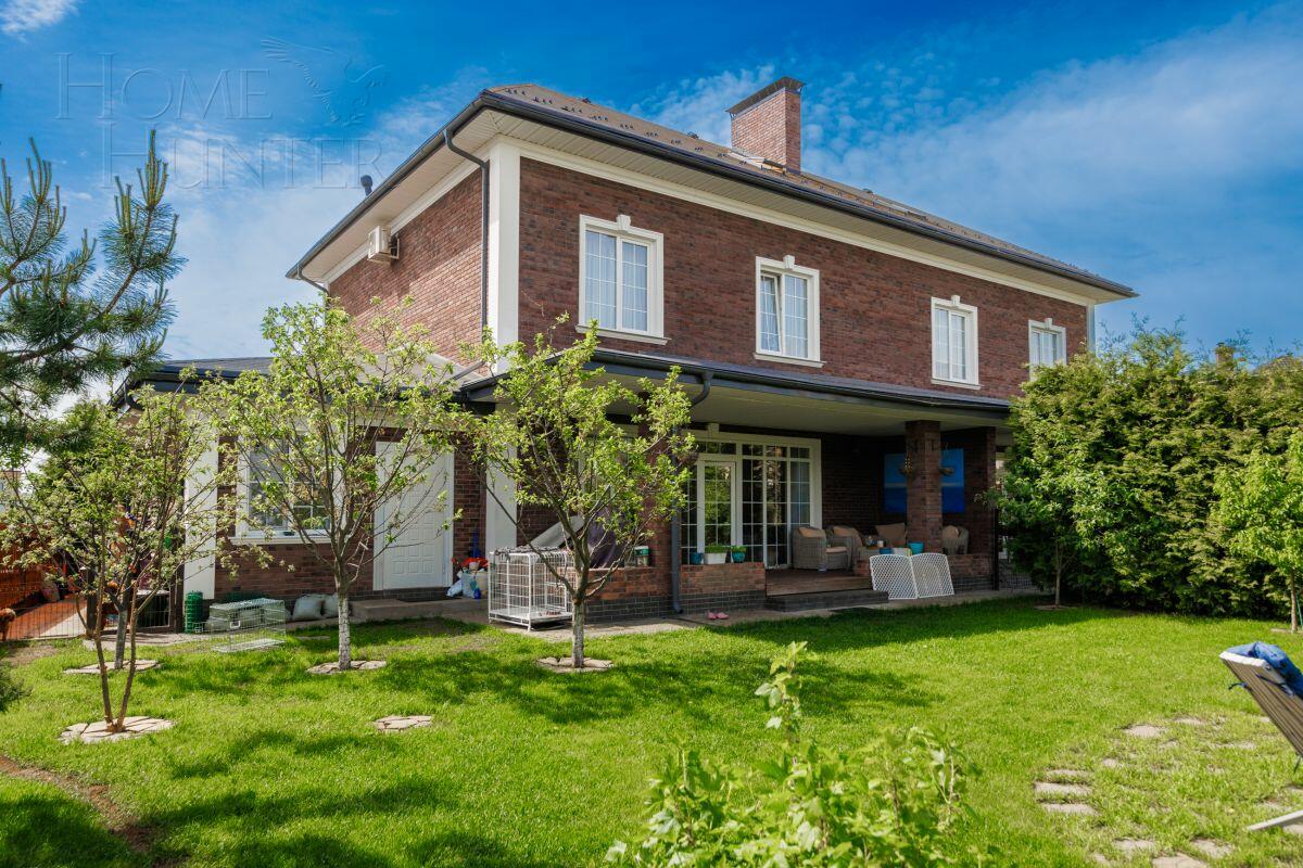 3-этажный таунхаус 250 м² с отделкой