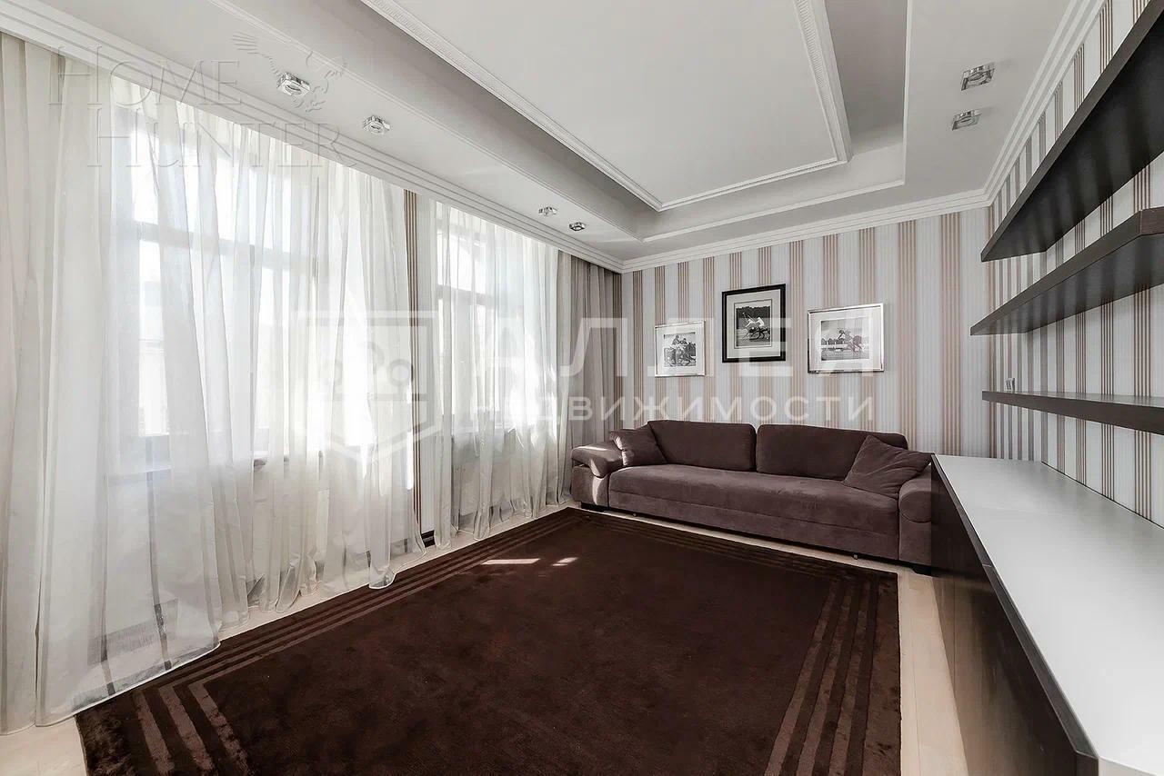 3-этажный коттедж 768 м² с отделкой