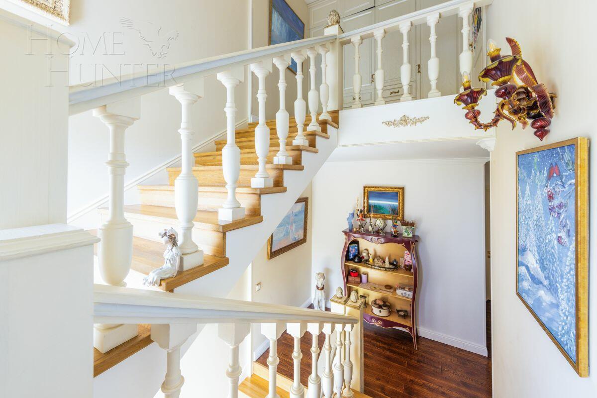 3-этажный таунхаус 250 м² с отделкой