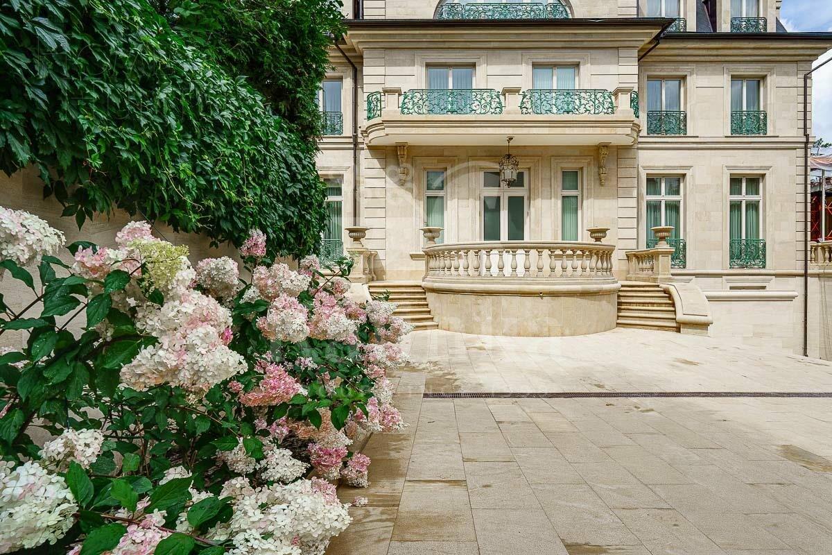 3-этажный коттедж 1 645 м² с отделкой