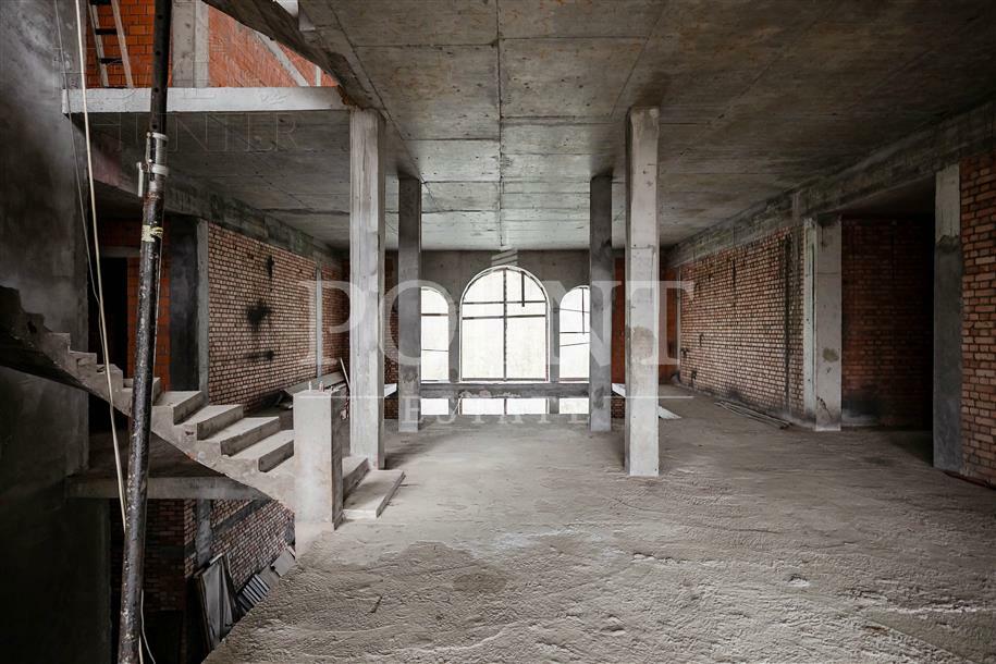 3-этажный коттедж 2 350 м² без отделки