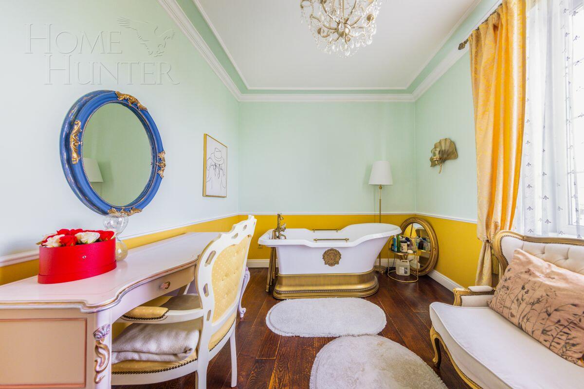 3-этажный таунхаус 250 м² с отделкой