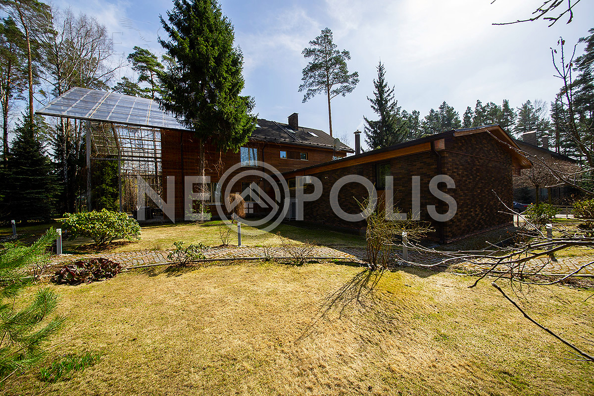 3-этажный коттедж 700 м² с отделкой