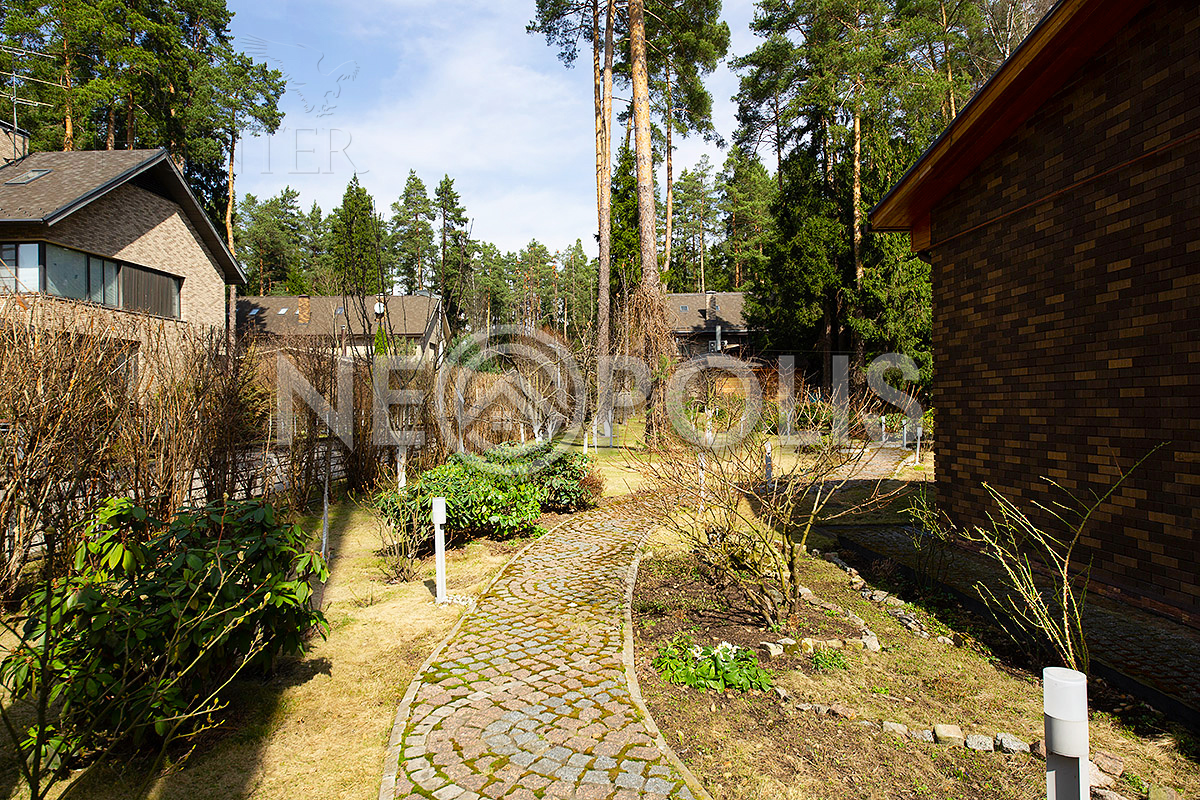 3-этажный коттедж 700 м² с отделкой