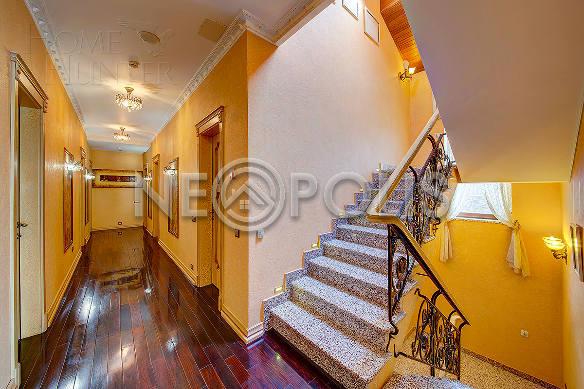 3-этажный коттедж 700 м² с отделкой