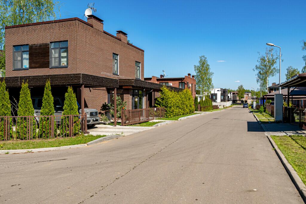 2-этажный коттедж 300 м² с отделкой