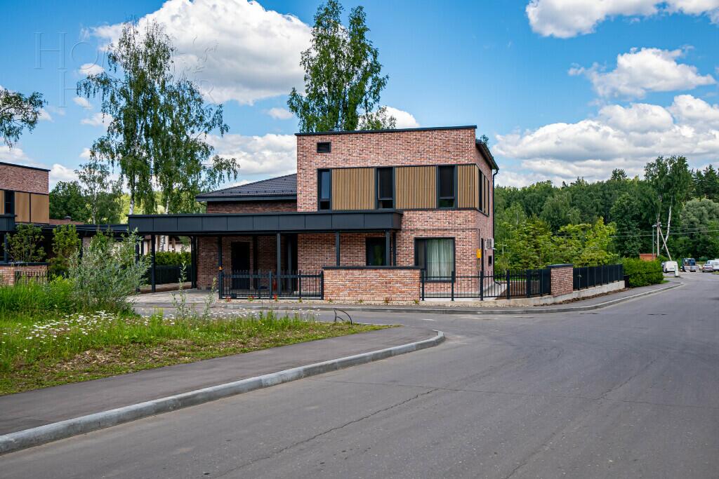 2-этажный коттедж 300 м² с отделкой