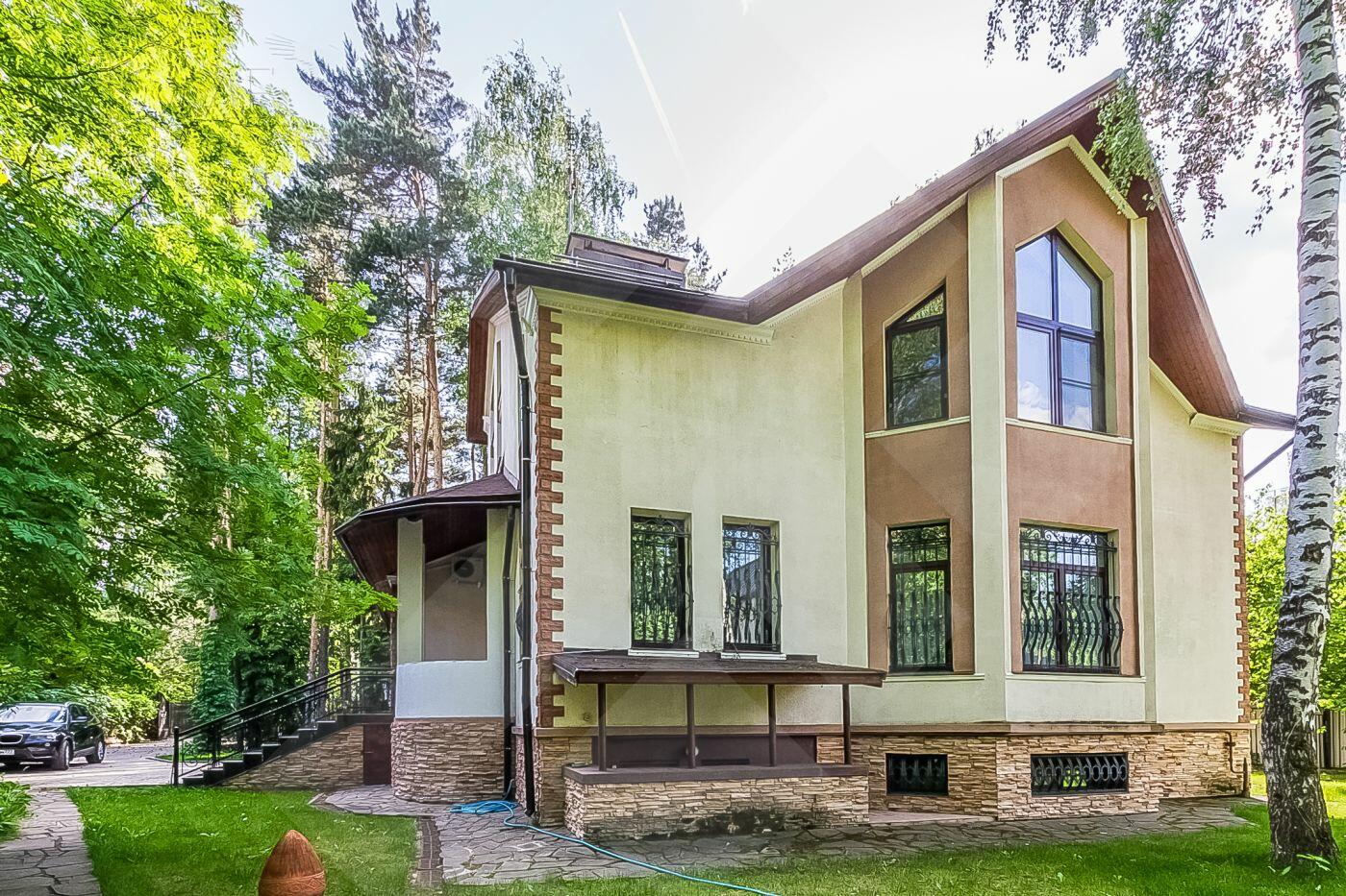 3-этажный коттедж 400 м² с отделкой