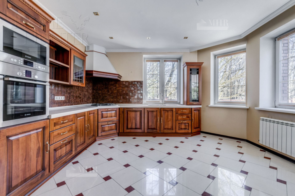 2-этажный коттедж 600 м² с отделкой