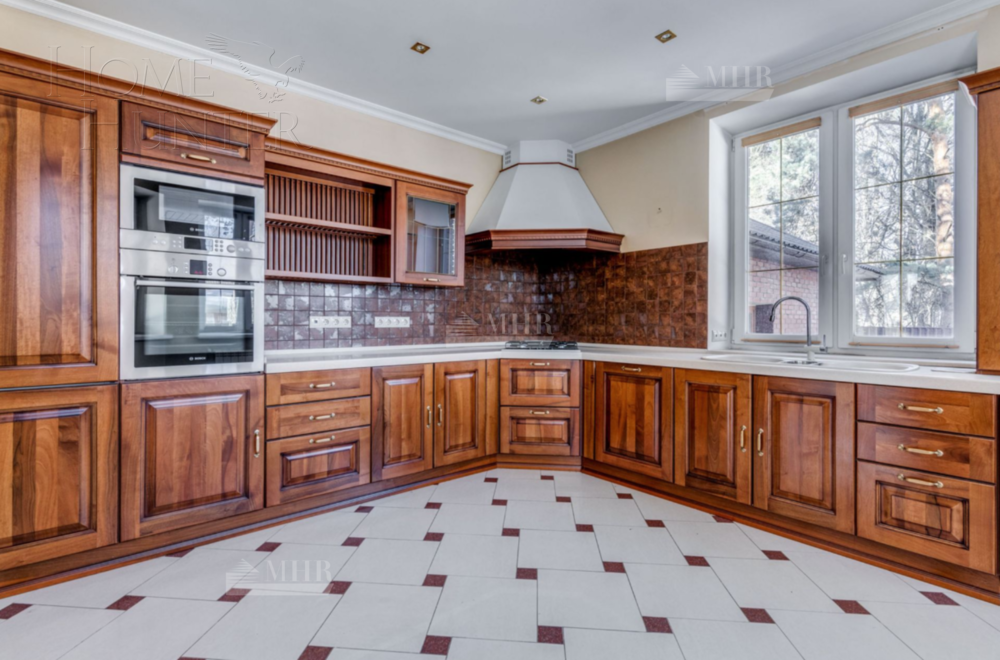 2-этажный коттедж 600 м² с отделкой