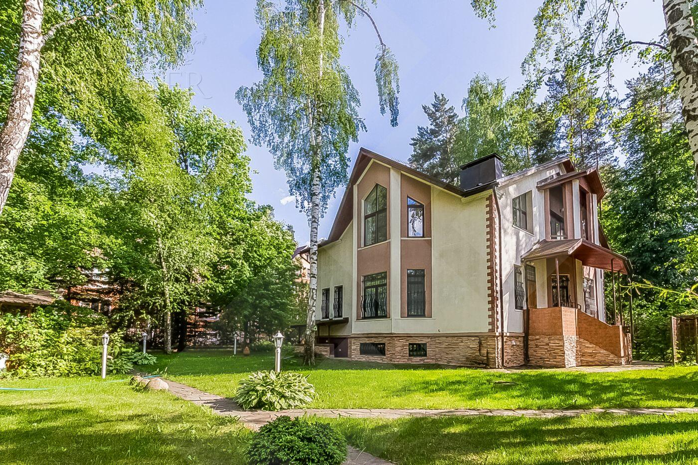 3-этажный коттедж 400 м² с отделкой