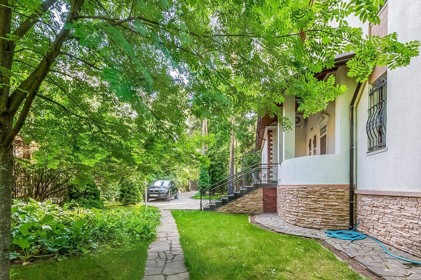 3-этажный коттедж 400 м² с отделкой