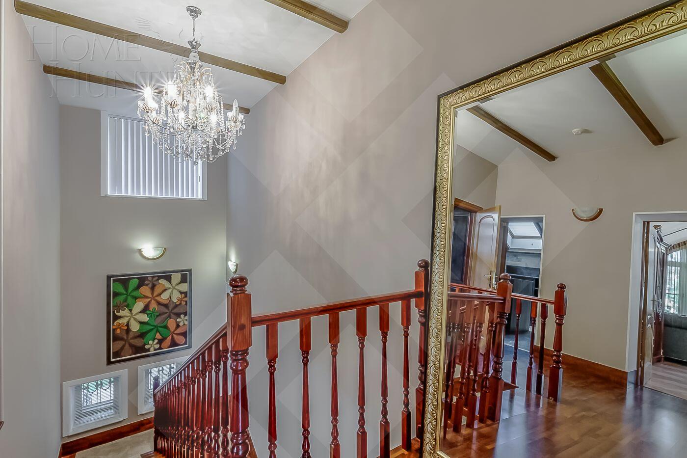 3-этажный коттедж 400 м² с отделкой