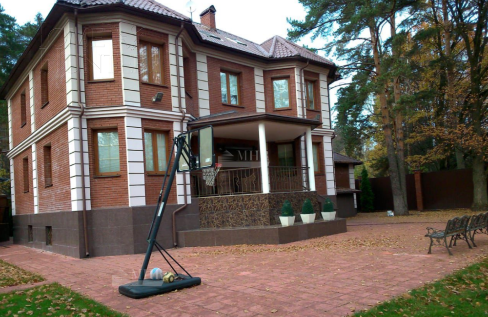 2-этажный коттедж 600 м² с отделкой