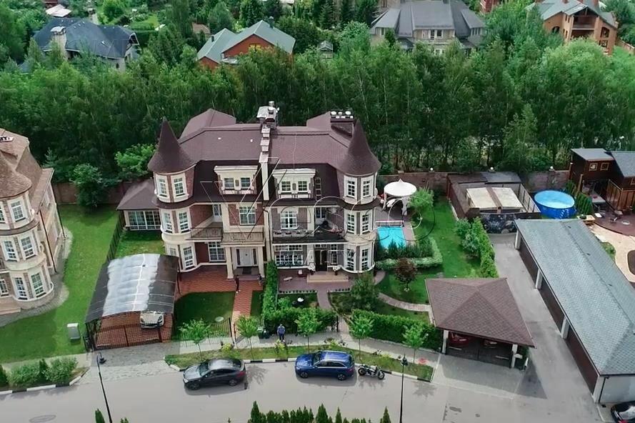 3-этажный таунхаус 375 м² с отделкой