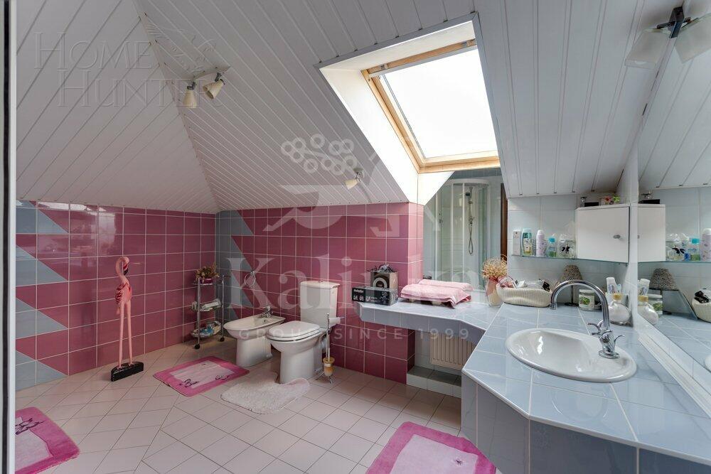 3-этажный коттедж 1 000 м² с отделкой