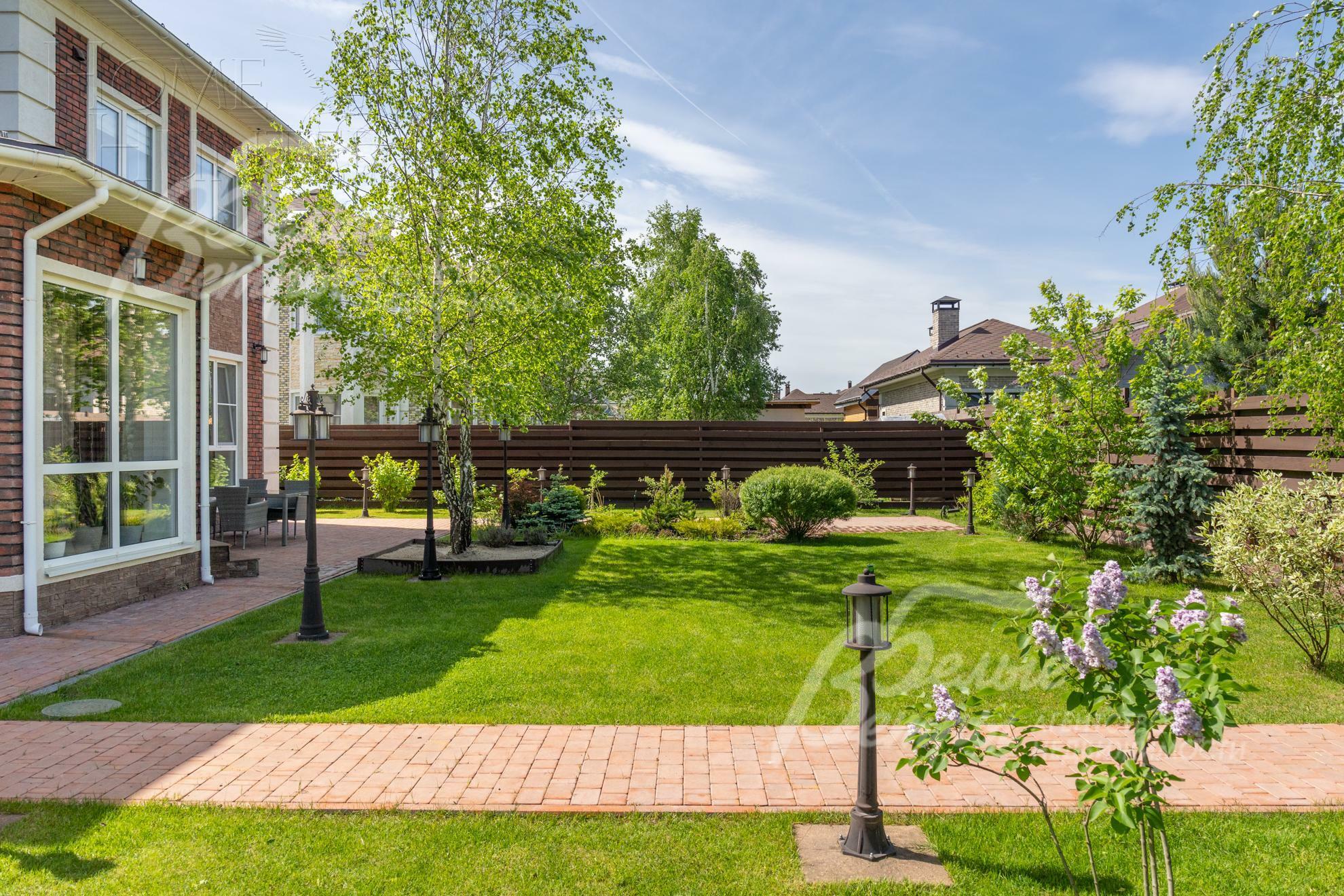 2-этажный коттедж 250 м² с отделкой