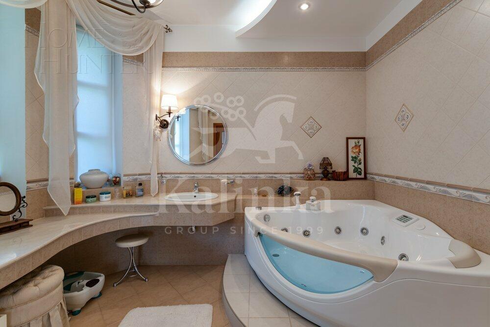 3-этажный коттедж 1 000 м² с отделкой