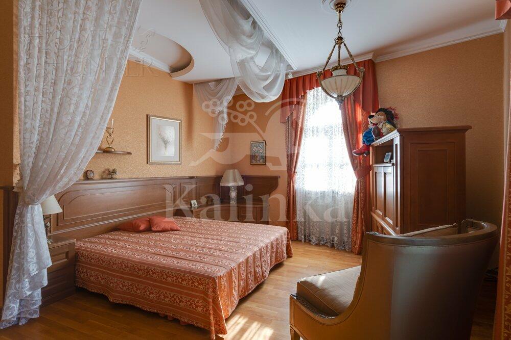 3-этажный коттедж 1 000 м² с отделкой